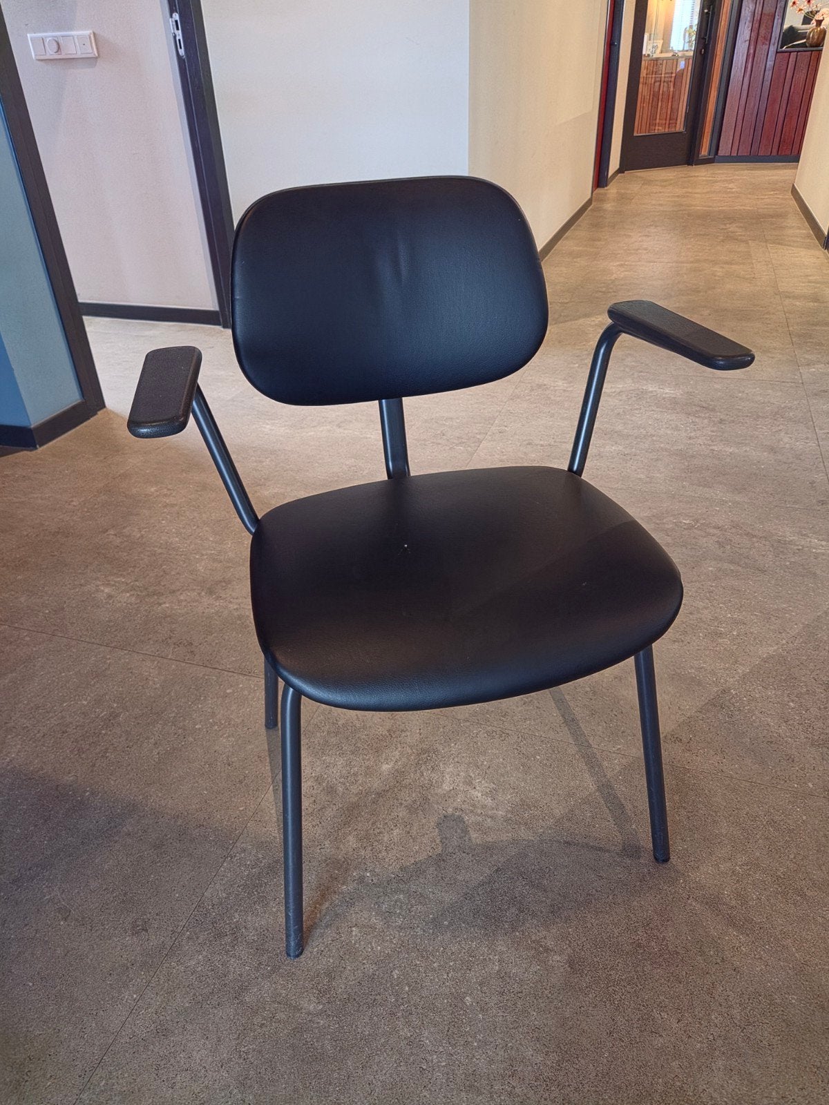 8 gebruikte stoelen met armleuning, zithoogte 46cm, Ophalen, Gebruikt, Zwart, Overige materialen