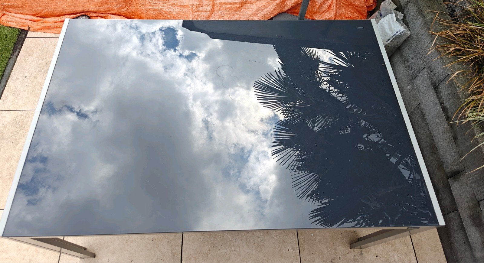 Moderne tuintafel met glazen blad, Tuin en Terras, Tuintafels, Ophalen, Gebruikt, Rechthoekig, Metaal