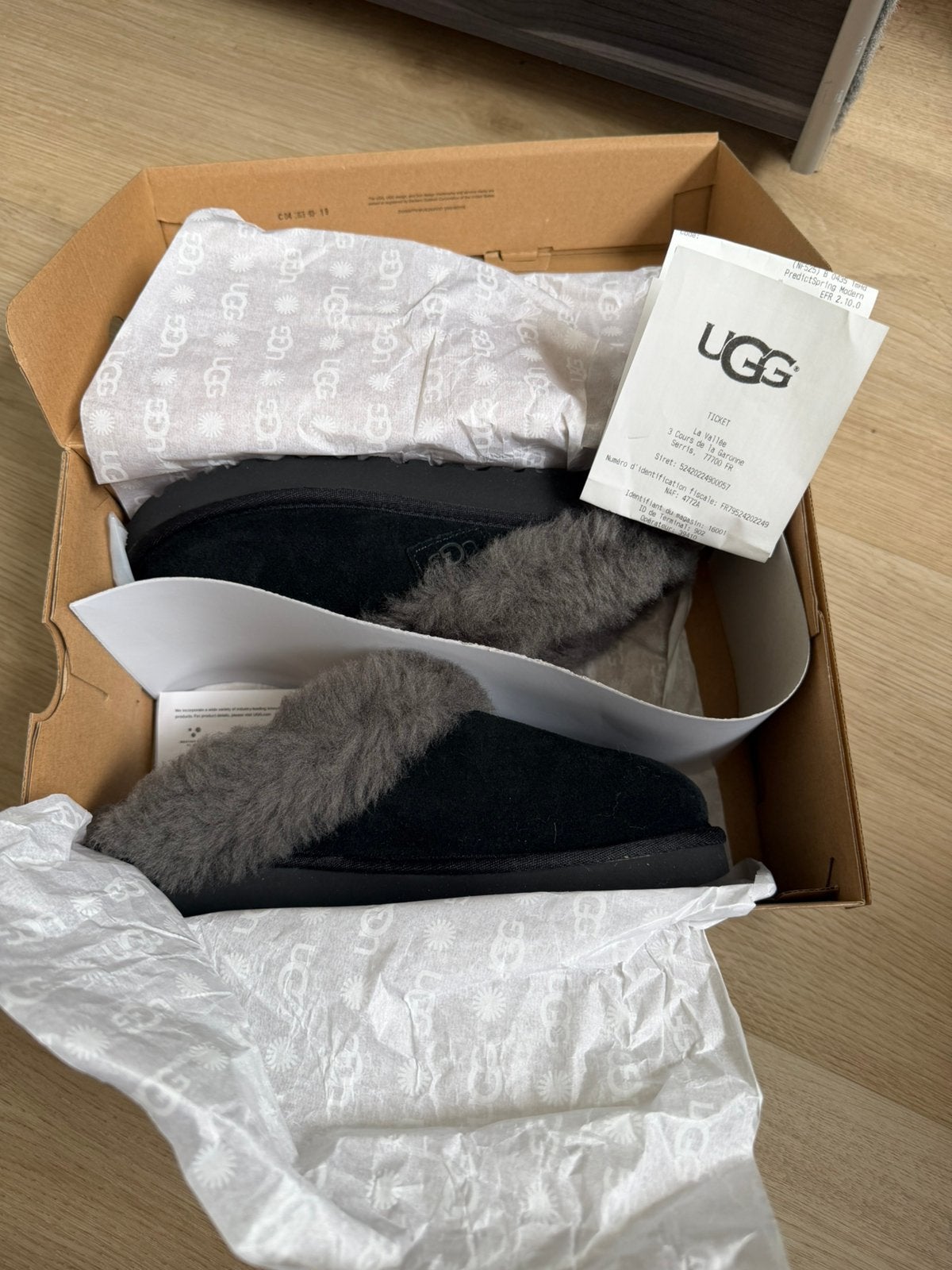 UGG W Cluggette aloffen, Zwart, Nieuw, Ophalen of Verzenden, Pantoffels of Sloffen
