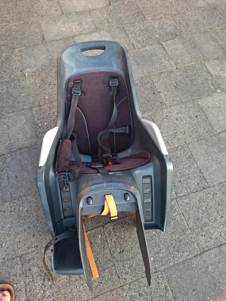 Tipp fietsstoeltje - Handig achterzitje voor bagagedrager, Fietsen en Brommers, Ophalen, Gebruikt, Achterzitje, Voetsteuntjes