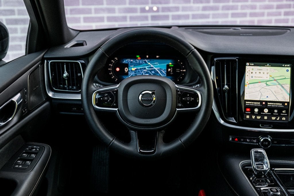 Volvo V60 2.0 T8 Plug-in Hybrid AWD Plus Dark | PHEV Long Ra, Auto's, 12 maanden, Stof, Gebruikt, Euro 6