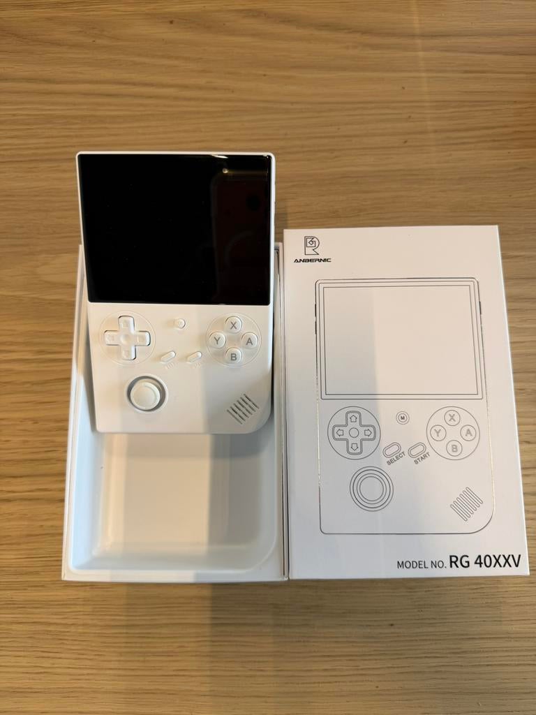 Anbernic RG40XXV Retro Handheld Console - Nieuw met SD kaart, 1 speler, Ophalen of Verzenden, Zo goed als nieuw, Vanaf 3 jaar