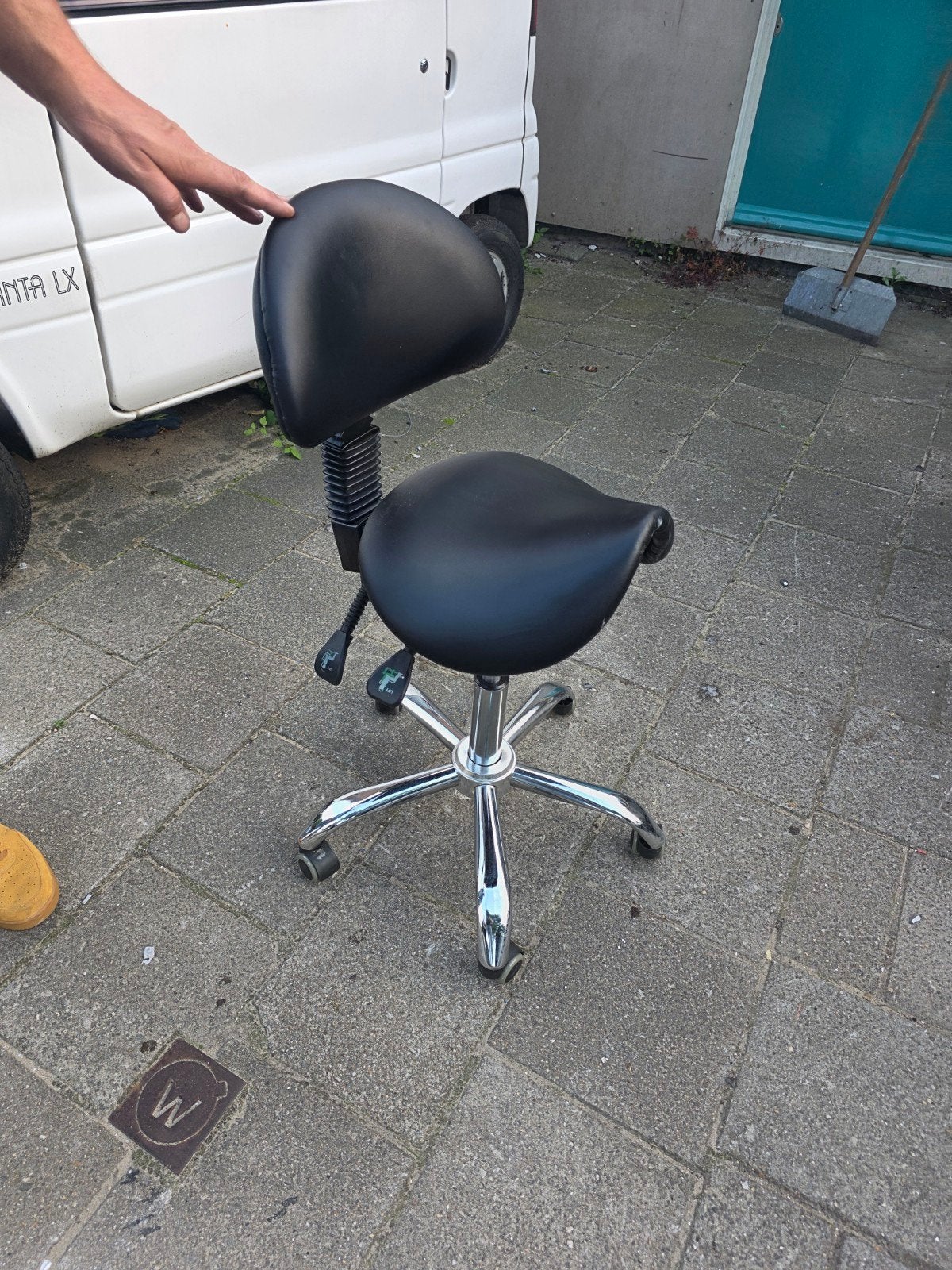 Zwarte ergonomische zadelkruk met rugleuning, Ophalen, Gebruikt, Zwart, Bureaukruk