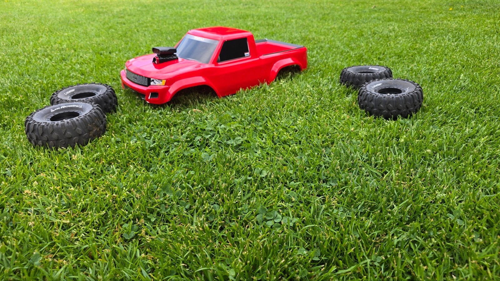 Traxxas Tr4 Body met zgan louisse cr rowdy 1.9 banden, Ophalen of Verzenden, Zo goed als nieuw, Overige schalen, Onderdeel