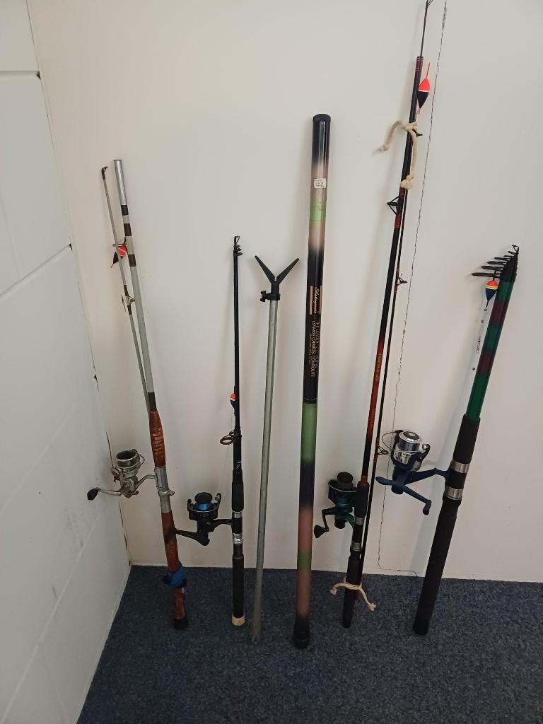 Vishengels en viskoffer met toebehoren, Watersport en Boten, Ophalen, Gebruikt