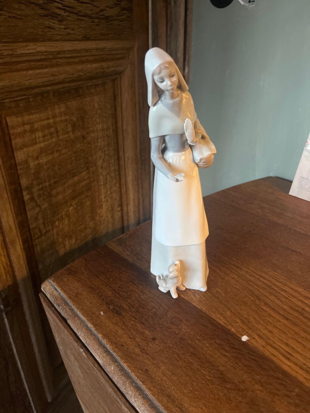 Vintage Lladro beeldje: Meisje met konijnen in mand, Ophalen of Verzenden