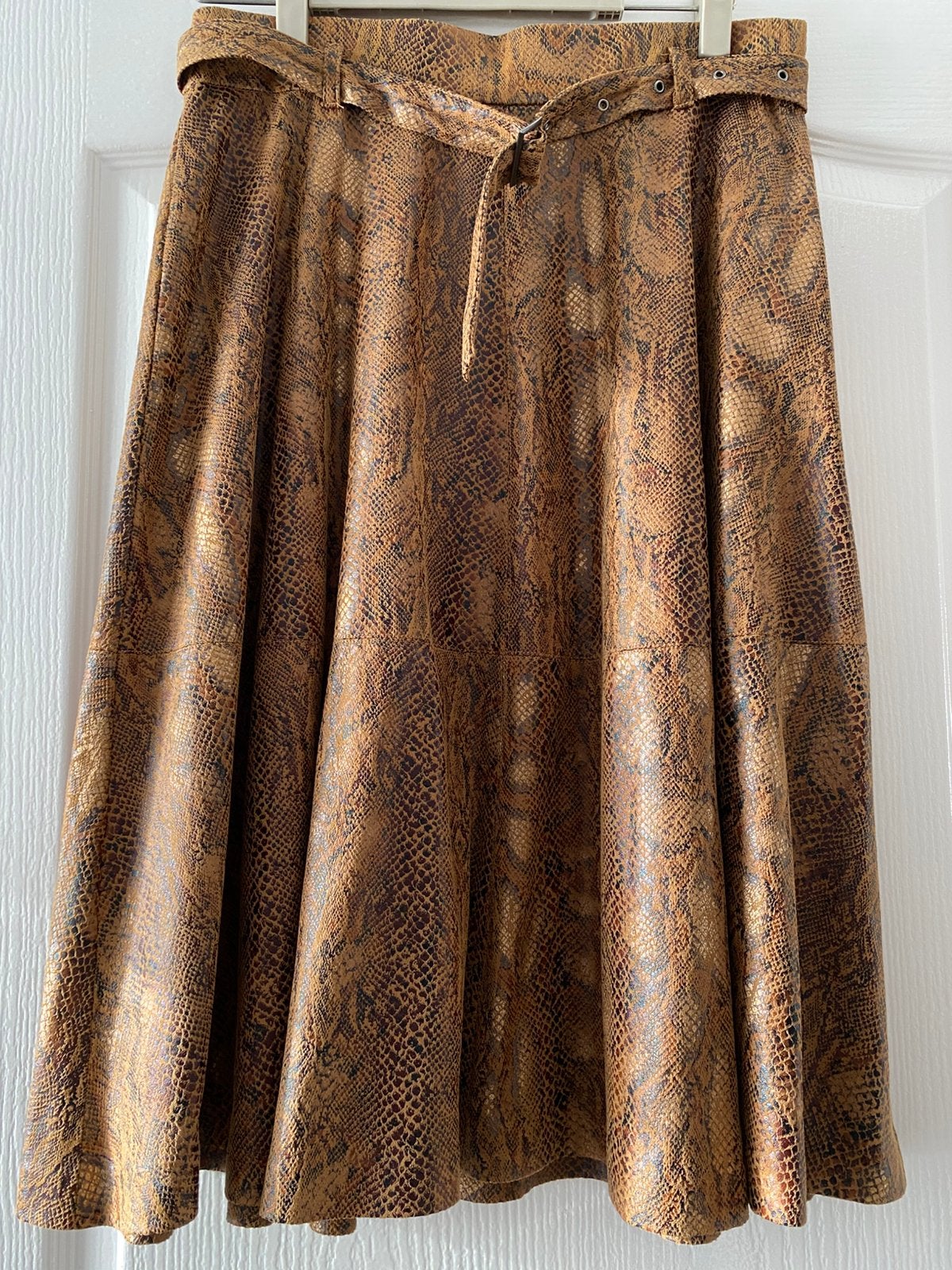 Leuke rok -VILA mt 40 - lederlook -slangenprint, Kleding | Dames, Ophalen of Verzenden, Zo goed als nieuw, Maat 38/40 (M), Boven de knie