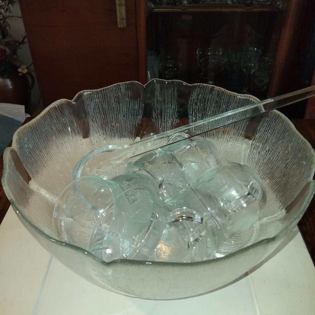 Arcoroc Fleur Bowlschaal  8 kopjes en kunststof opscheplepel, Huis en Inrichting, Keuken | Servies, Gebruikt, Ophalen of Verzenden