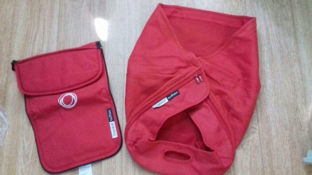 Rode bekleding + voetenzak Bugaboo Buffalo, in nette staat!, Ophalen of Verzenden, Zo goed als nieuw, Combiwagen, Bugaboo