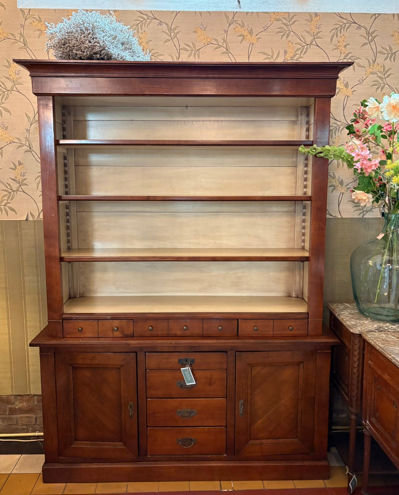 Engelse vitrine bekenkast, servies kast, 2delig