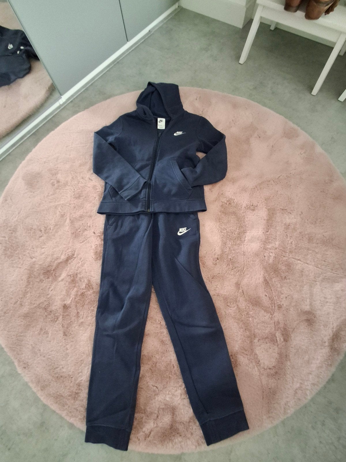 Nike joggingpak nieuw ! Mt 140/146, Ophalen of Verzenden, Nieuw, Jongen
