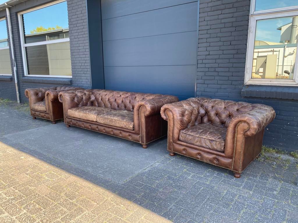 Ruime Chesterfield 3.5 +1+1 zit bankstel vintage cognac, Huis en Inrichting, Banken | Bankstellen, Gebruikt, Ophalen of Verzenden