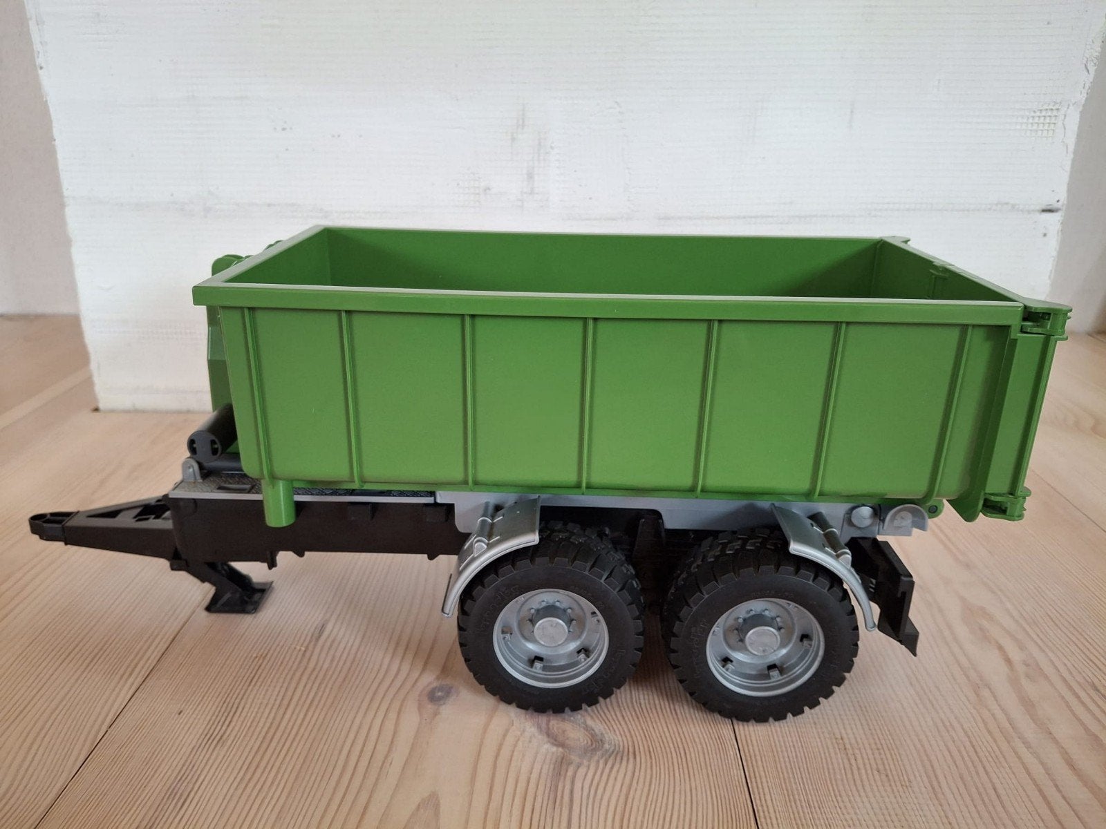 Nette bruder roll-off containertrailer voor trekker 2035, Kinderen en Baby's, Speelgoed | Speelgoedvoertuigen, Ophalen, Zo goed als nieuw