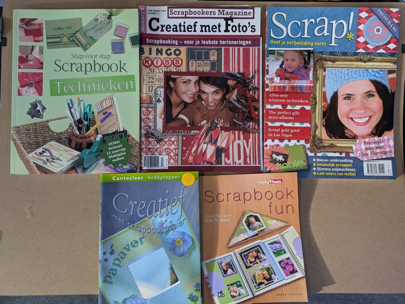 Scrapbook Tijdschriften en Boeken - Diverse Uitgaven, Hobby en Vrije tijd, Scrapbooking, Ophalen of Verzenden, Zo goed als nieuw