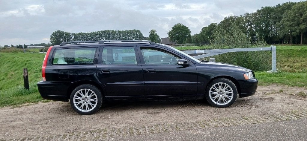 Volvo V70 2.4 D , LEER/AUTOMAAT/CLIMA/XENON/TREKHAAK/CRUISE/, 1800 kg, Beige, 1553 kg, Stationwagon