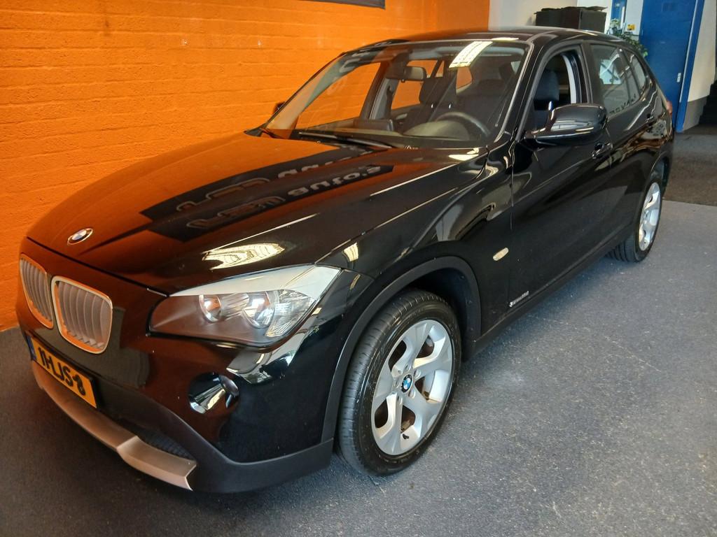BMW X1 SDrive18i / 150PK / AIRCO / CAMERA / CRUISE / NAVI, Auto's, X1, Euro 5, Zwart, 4 cilinders