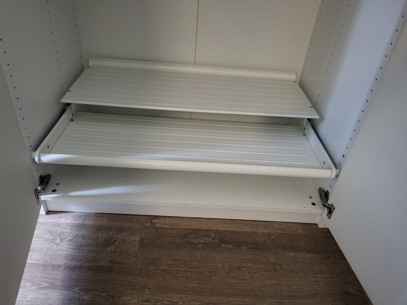 IKEA Uittrekbaar schoenenrek (wit) 100x58 - inclusief rails, Ophalen, Gebruikt