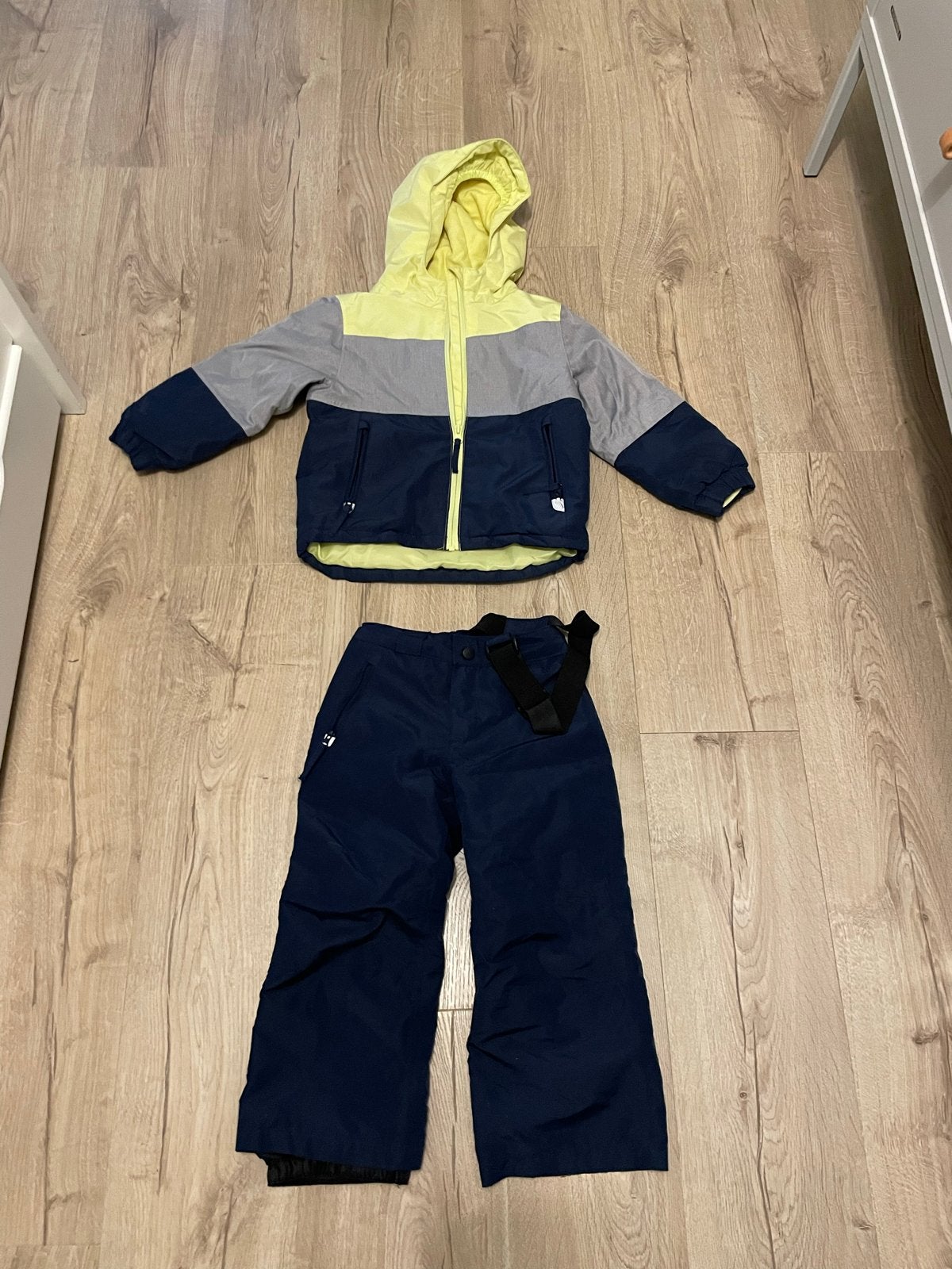Kinder skipak: jas en broek - Geel, grijs, blauw, Ophalen, Zo goed als nieuw, Jongen of Meisje