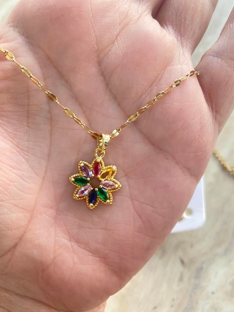 Prachtige goudkleurige ketting met bloem diverse stenen, Ophalen of Verzenden, Zo goed als nieuw, Goud, Overige materialen
