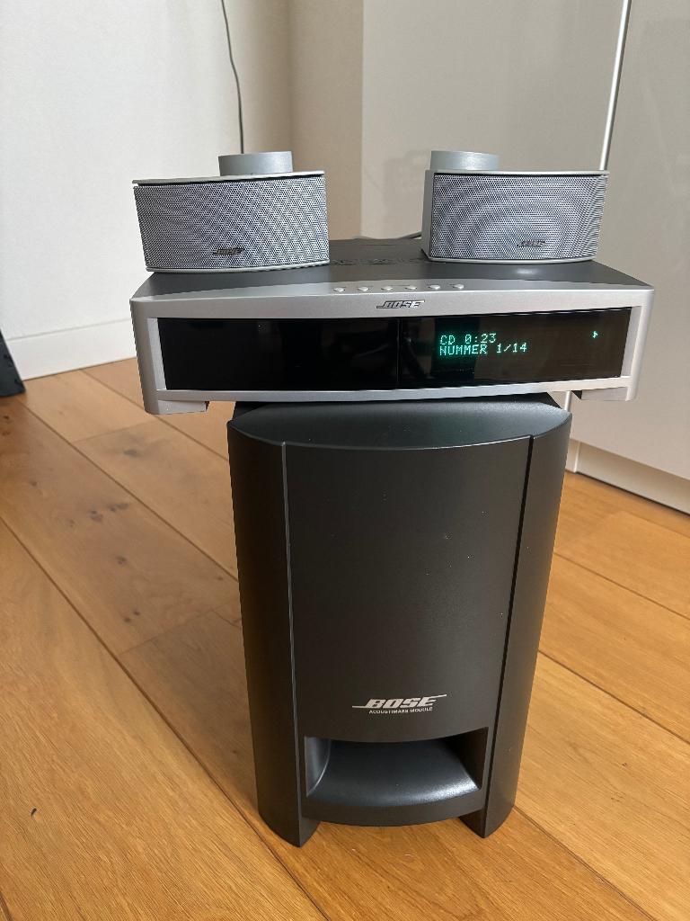 Tekoop:   BOSE 321 serie III Home Entertainment Systeem, 2.1-systeem, 70 watt of meer, Zo goed als nieuw, Dvd-speler