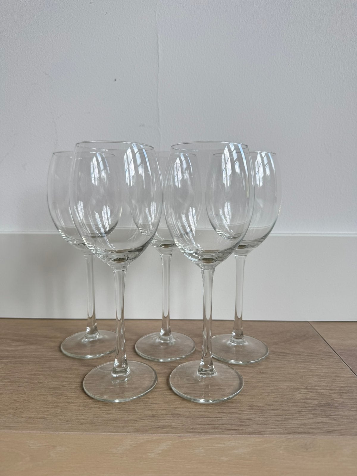 5 wijnglazen. 22 cm hoog. Diameter 8 cm., Ophalen, Glas of Glazen, Overige stijlen, Glas