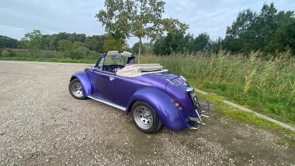 Paarse Volkswagen Kever oldtimer (1972), foto 10