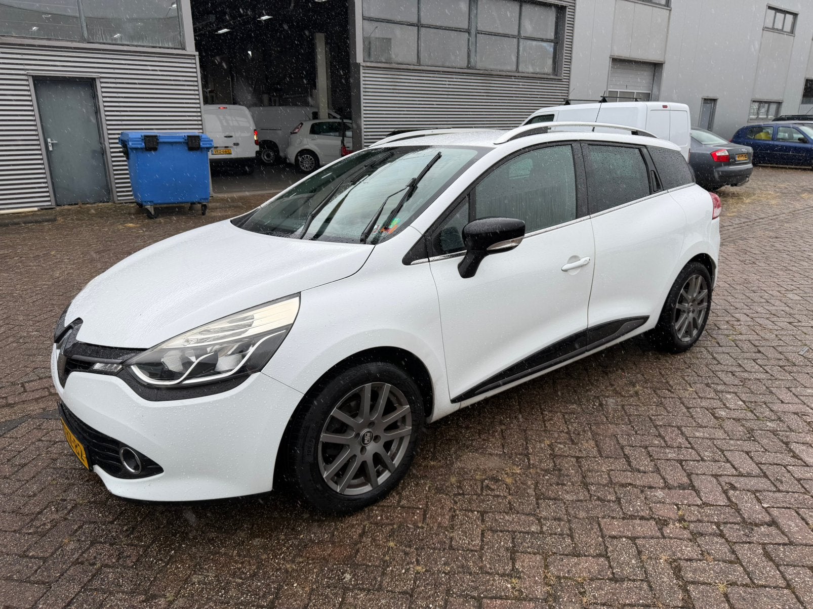 Renault Clio 1.5 DCI 66KW Estate 2014 Wit, Auto's, Voorwielaandrijving, 4 cilinders, 1096 kg, Wit