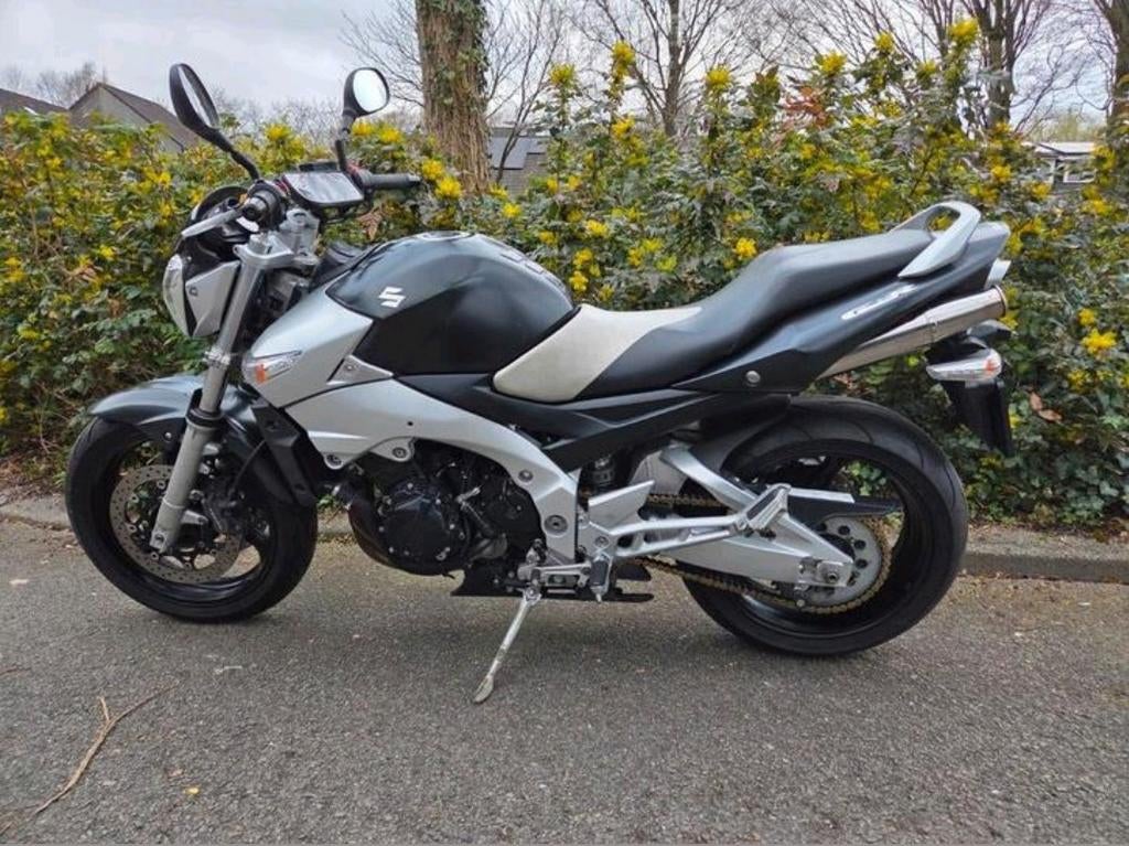 Suzuki GSR600 | 28.000 km | Sportdemper | Nieuwe banden, Handvatverwarming, Occasion, 4 cilinders, Motorrijbewijs A