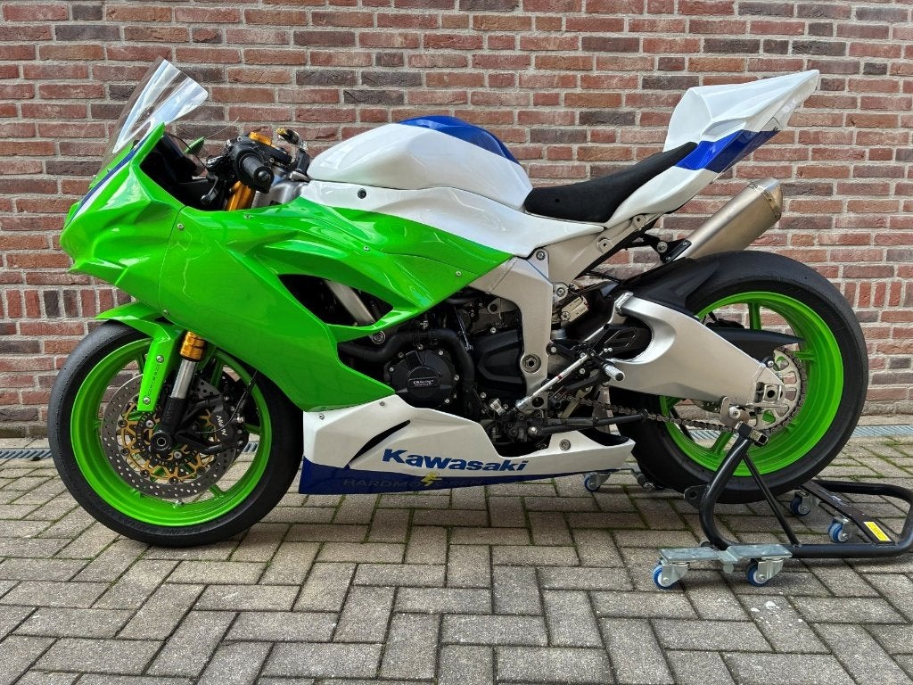 Kawasaki zx6r 636cc 2024 circuitmotor racer, Sportuitlaat, 636 cc, 4 cilinders, Super Sport