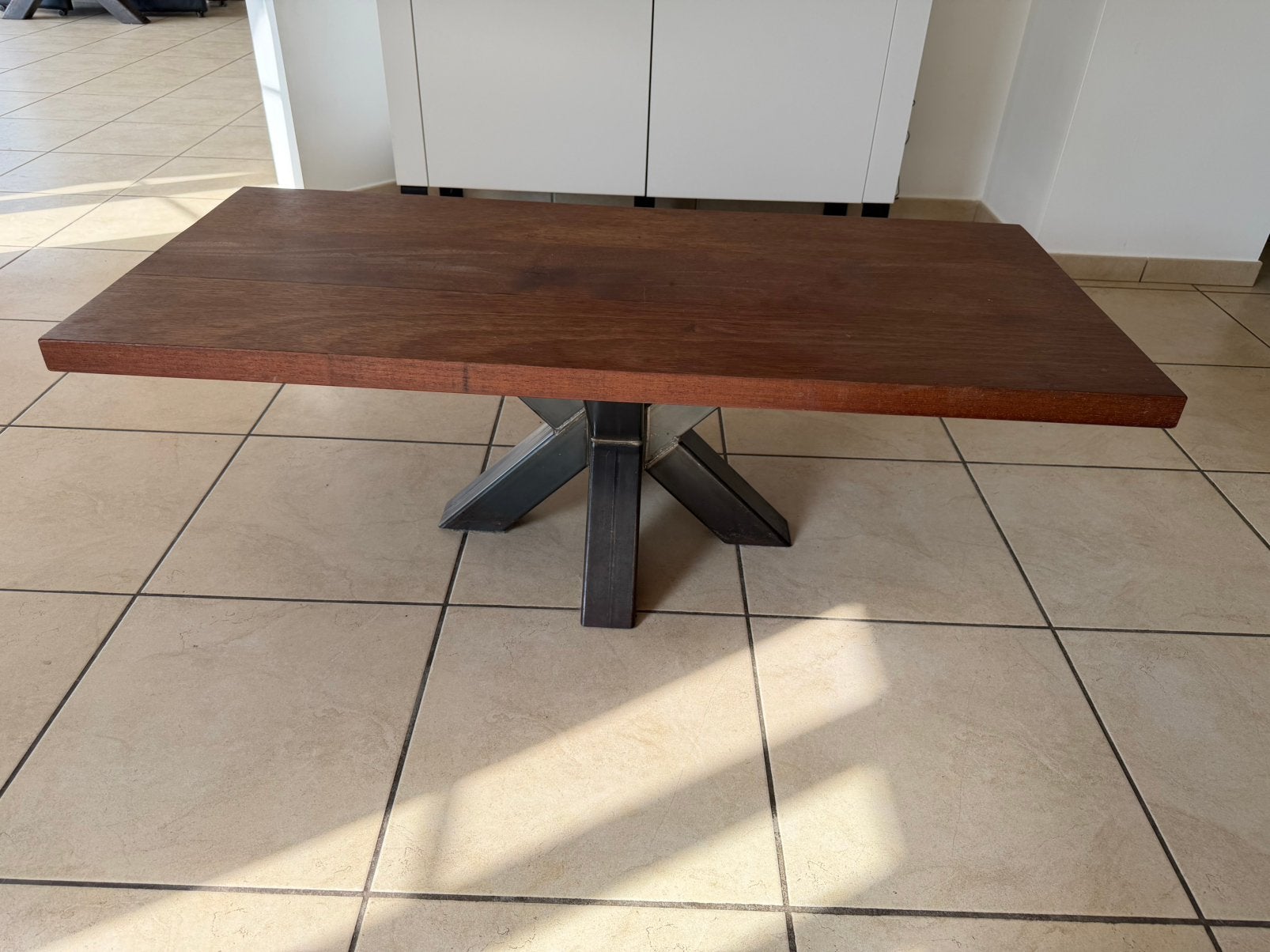 Masseif hardhouten salon tafel, Ophalen, 100 tot 150 cm, 50 tot 100 cm, Zo goed als nieuw