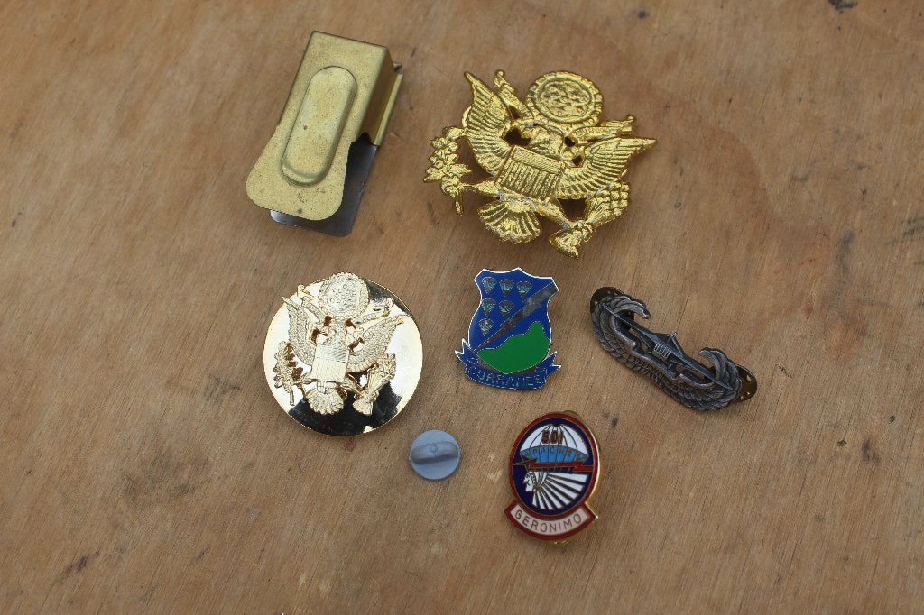 = US Lotje Naoorlogse Airborne Badges & Speldjes =, Ophalen of Verzenden, Amerika, Embleem of Badge