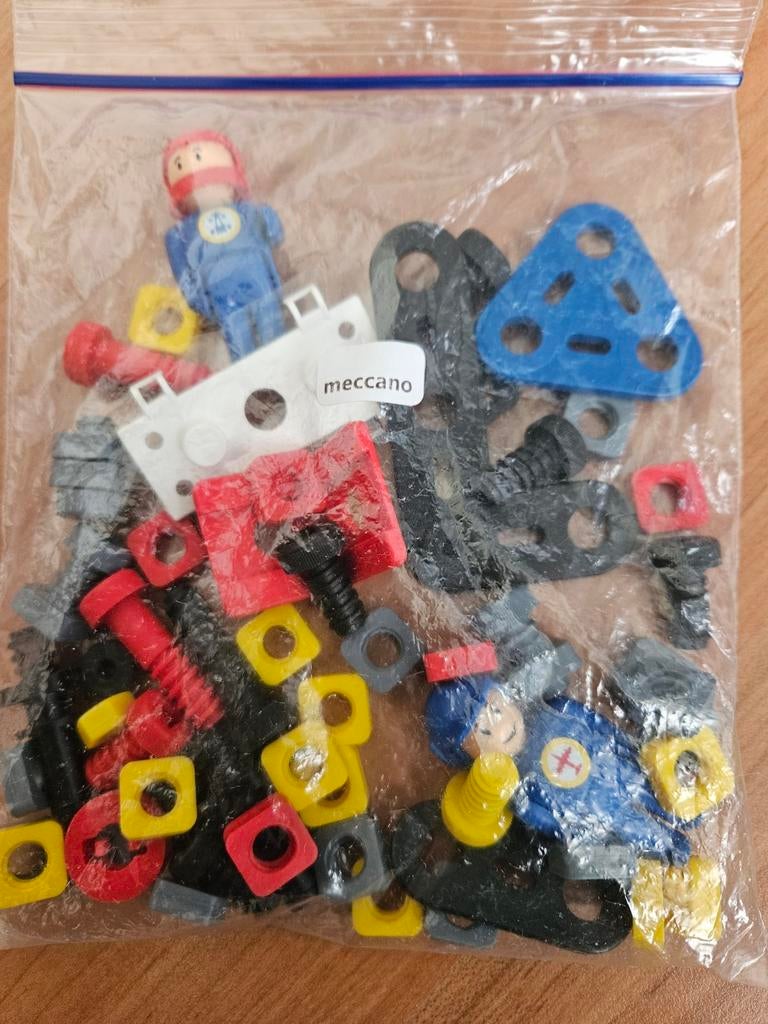 Kleine set Meccano met 2 poppetjes, moeren en bouten, Ophalen of Verzenden, Gebruikt, Overige merken