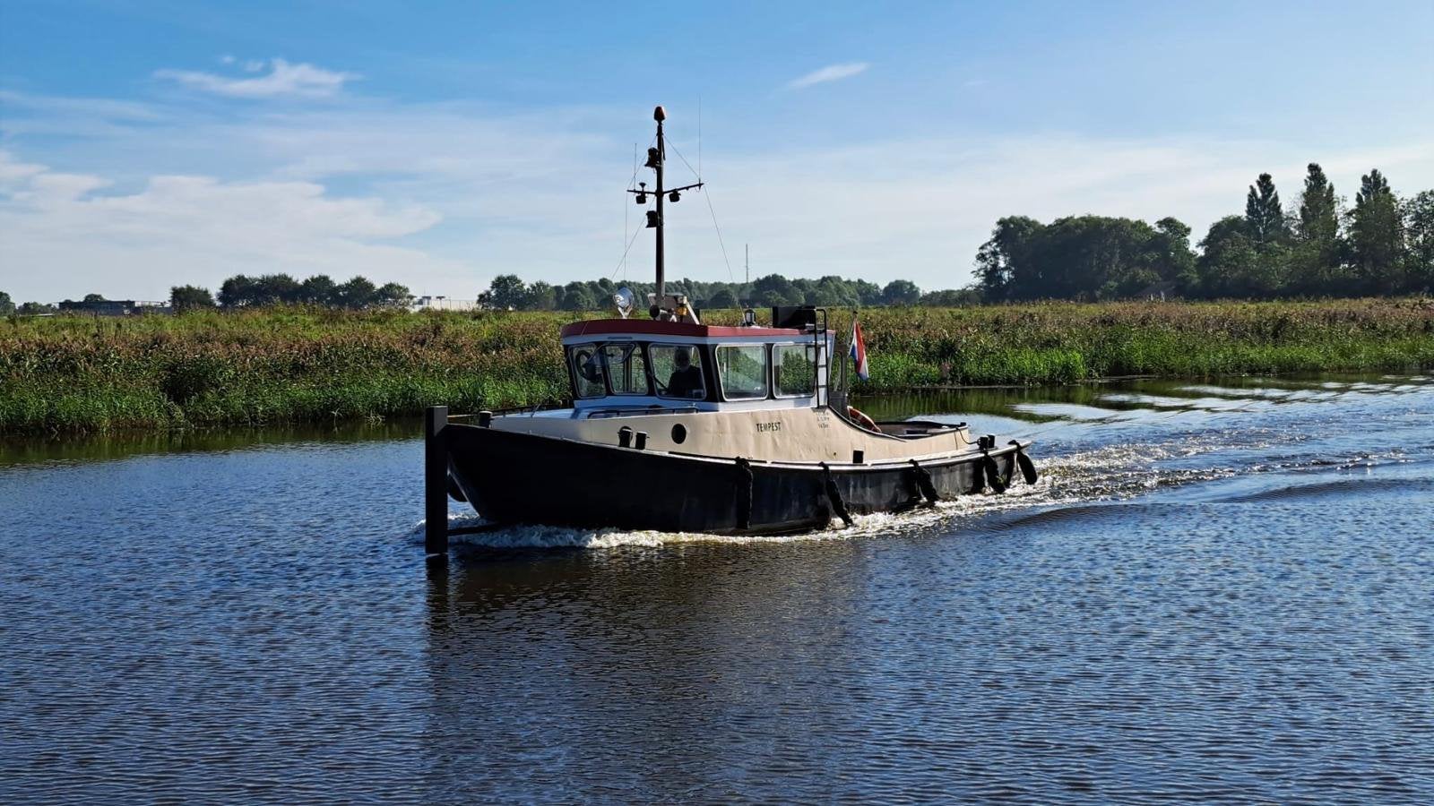 Ex Rijkswaterstaat duw/sleepvlet, Staal, Gebruikt, Binnenboordmotor, Diesel