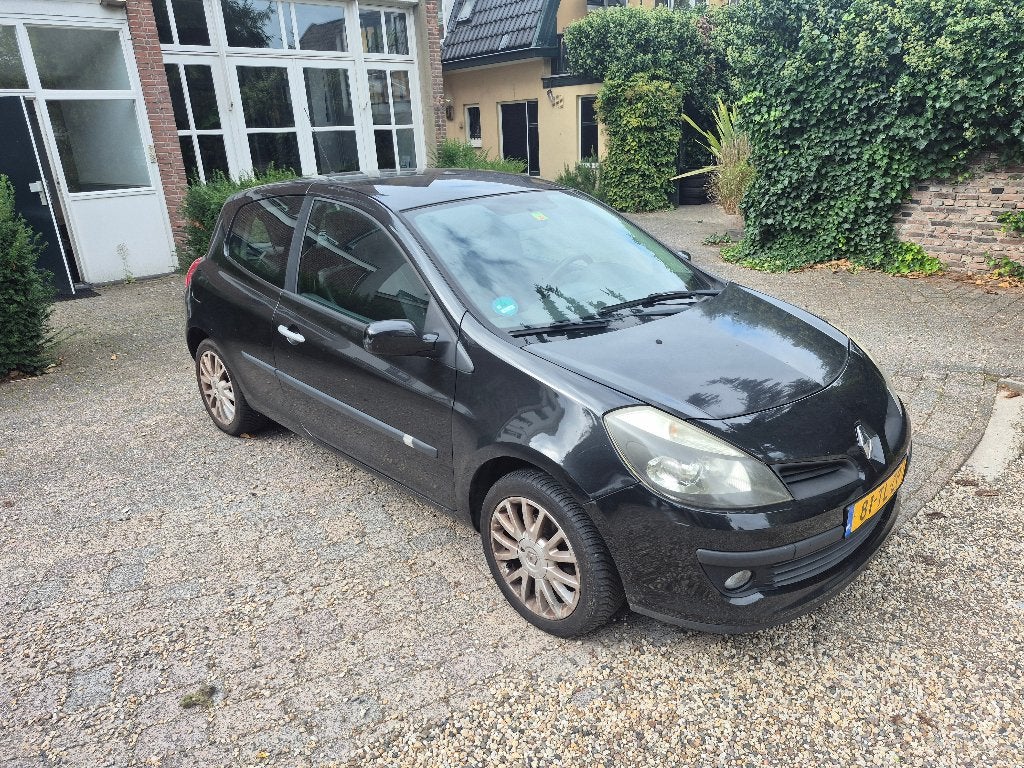 Renault Clio 1.6 16V 82KW 3-DRS 2006 Zwart, Auto's, Voorwielaandrijving, Zwart, 4 cilinders, Origineel Nederlands