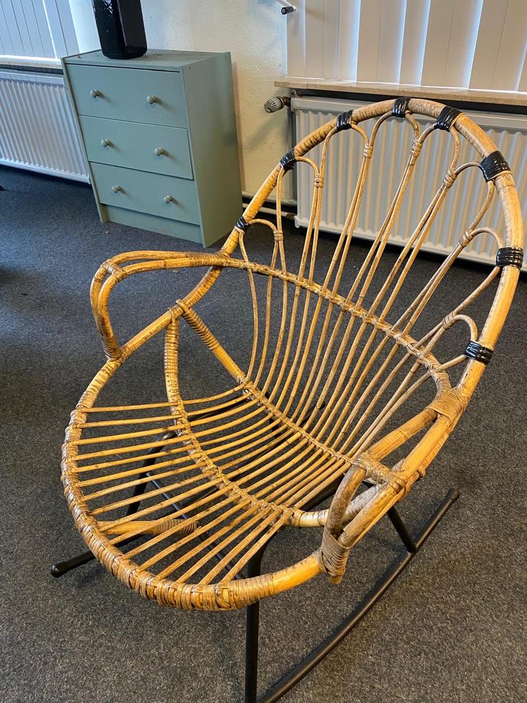 Vintage Rotan schommelstoel, Gebruikt, Bruin, Riet of Rotan, Ophalen of Verzenden