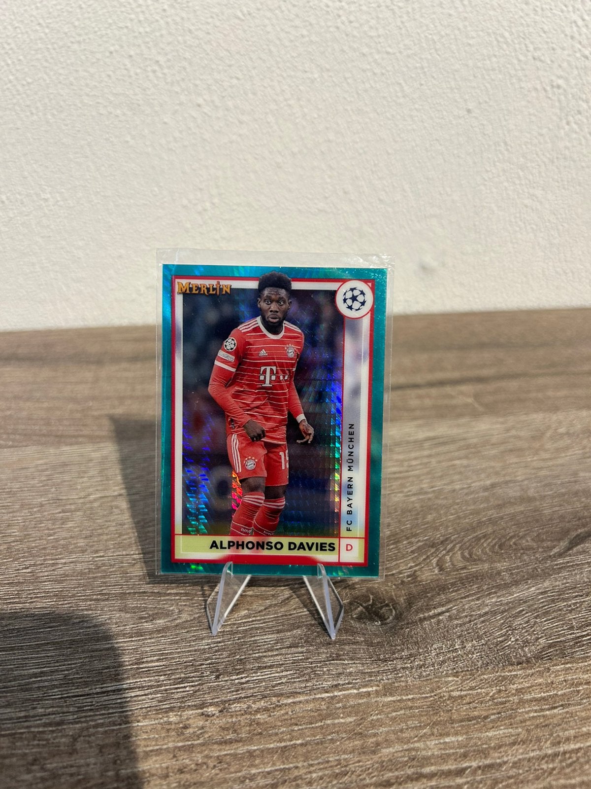Alphonso Davies 2022-23 Topps Merlin UCC Aqua Prism #55, Ophalen of Verzenden, Zo goed als nieuw, Plaatje