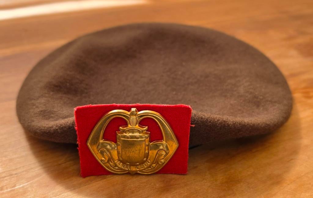 Baret met embleem Infanterie Hassing maat 58 - Nieuw, Kleding | Heren, Hoeden en Petten, Ophalen of Verzenden, Nieuw, Hassing