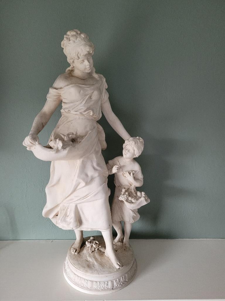 Biscuit beeld 'De oogst' gesigneerd P. Moreau ca. 50cm., Antiek en Kunst, Kunst | Beelden en Houtsnijwerken, Art nouveau, Handgemaakt