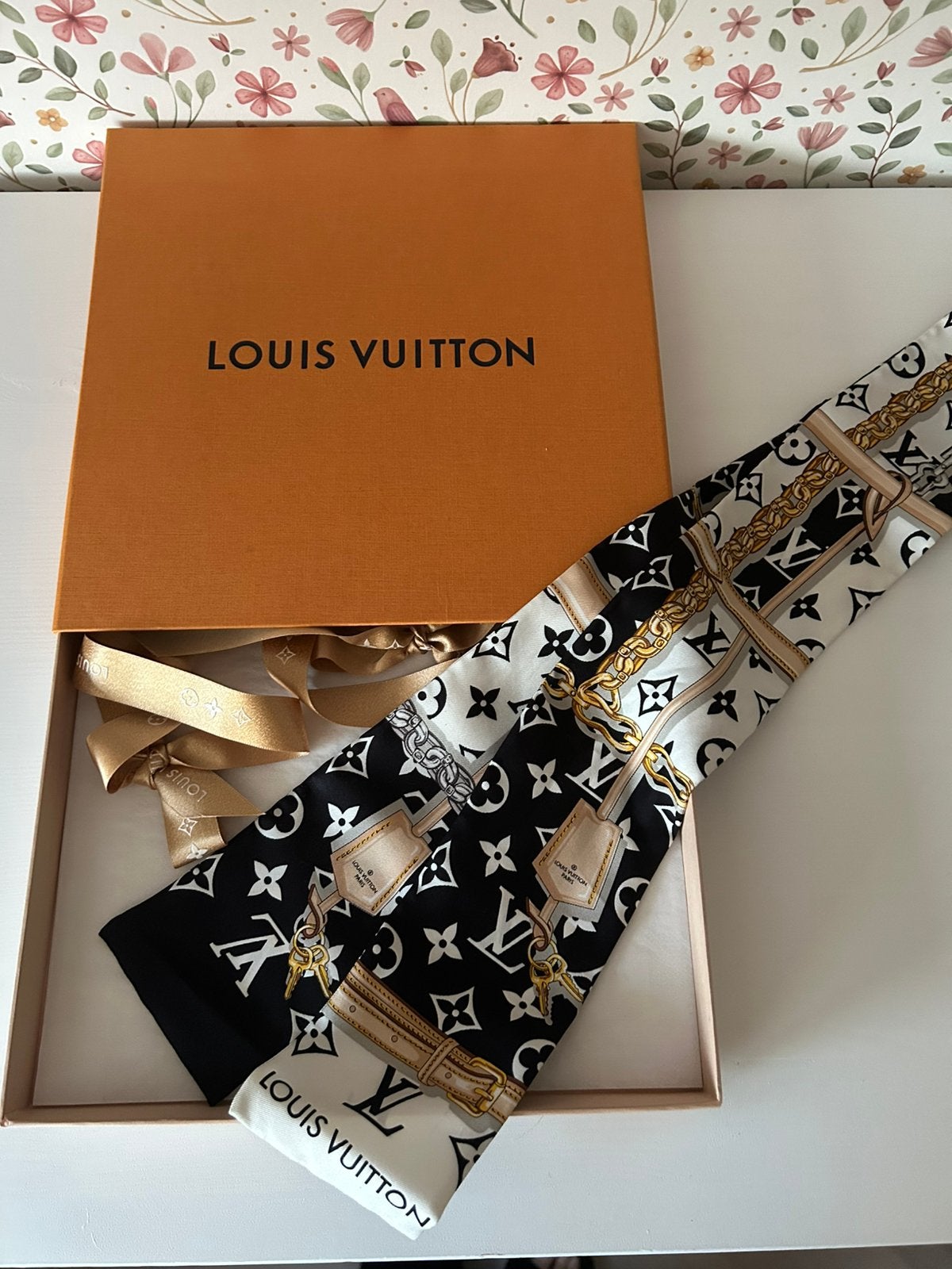 Louis Vuitton Monogram Confidential Bandeau, Kleding | Dames, Mutsen, Sjaals en Handschoenen, Ophalen, Zo goed als nieuw, Maat 34 (XS) of kleiner