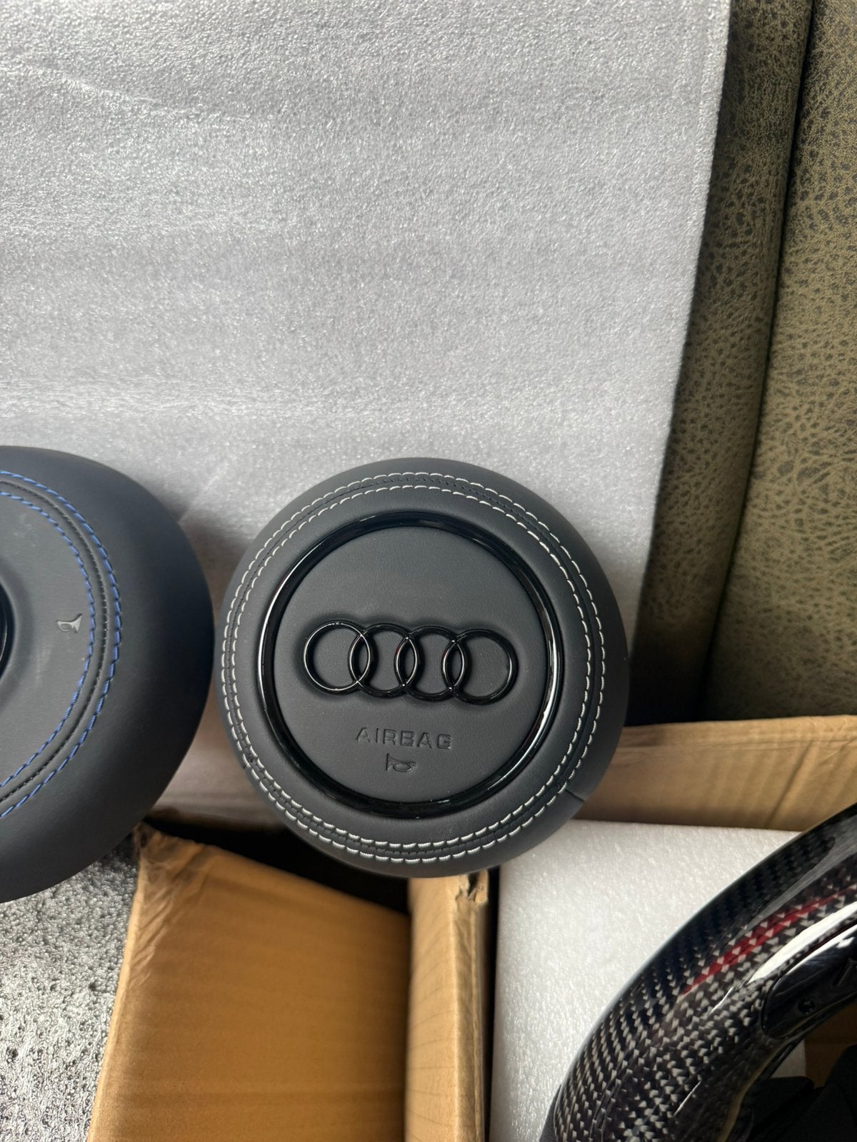 AUDI CUSTOM Airbag Cover, Wit/Grijs stiksel. NIEUW., Ophalen of Verzenden, Nieuw, Audi