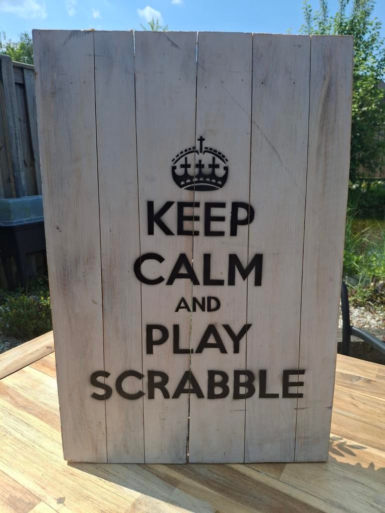 Houten wandbord 'Keep Calm and Play Scrabble' nieuw, Huis en Inrichting, Woonaccessoires | Wanddecoraties, Hout, Vintage, Zo goed als nieuw