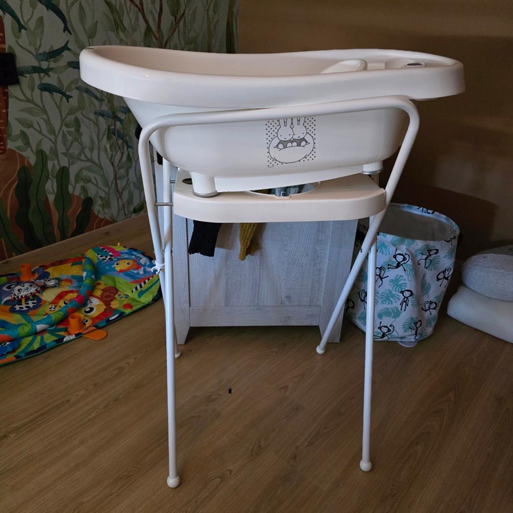 Bébé-jou babybadje met standaard en badzitje, Ophalen, Gebruikt, Badje, Bébé-jou
