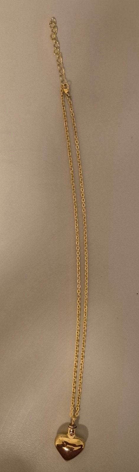 Gouden asketting met hartvormige hanger en kruisje, Sieraden, Tassen en Uiterlijk, Kettingen, Ophalen, Overige materialen, Verstelbaar