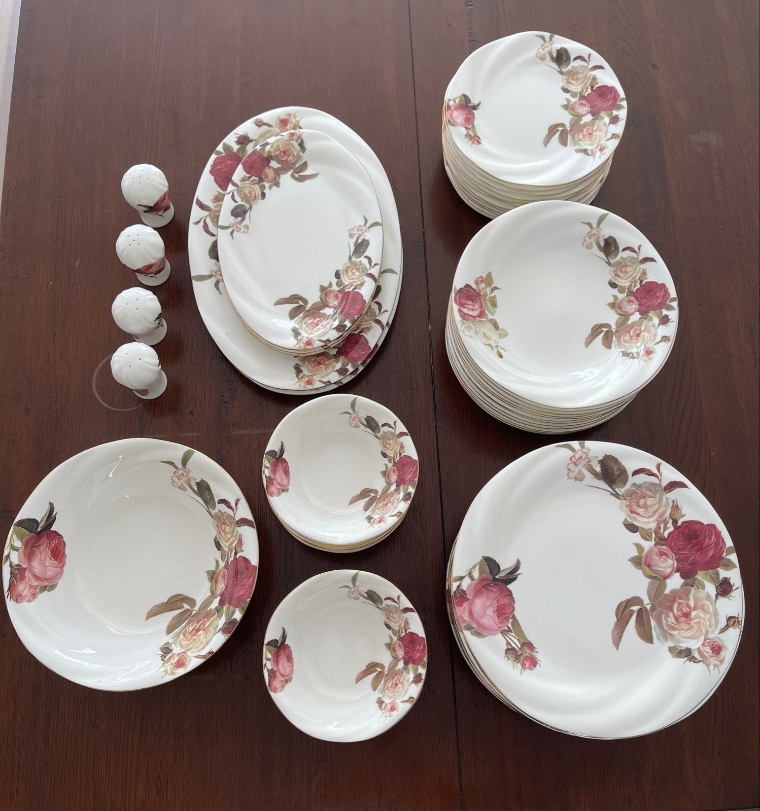 Prachtig porseleinen servies Bernardo Bellini Rose Garden, Ophalen, Gebruikt, Overige stijlen, Porselein