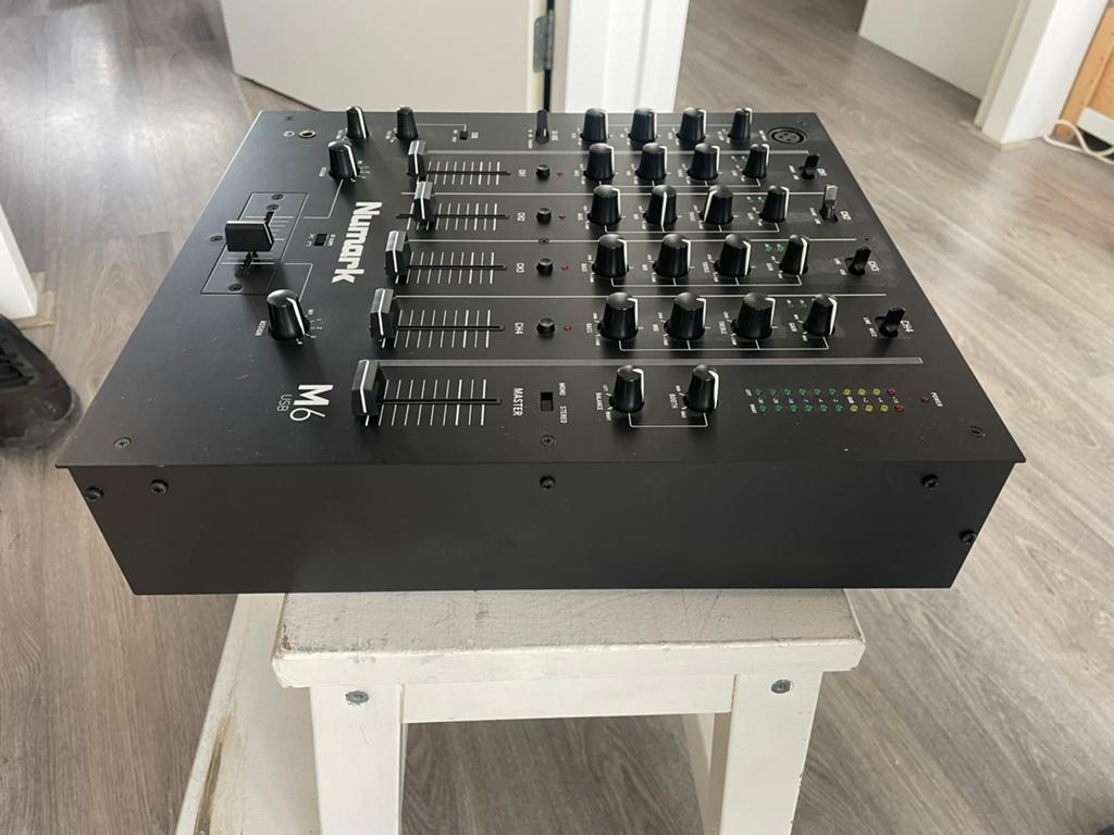 Zeer goed werkend mengpaneel numark m6 usb, Ophalen, Zo goed als nieuw, Minder dan 5 kanalen, Microfooningang