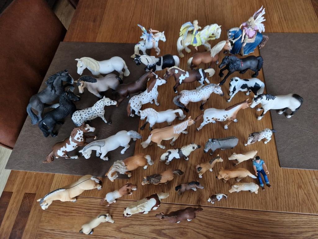 Grote partij Schleich paarden, figuren en accessoires, Ophalen of Verzenden, Gebruikt