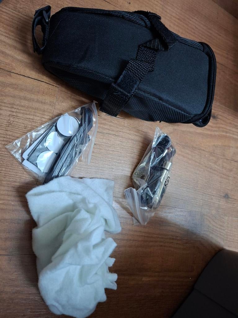 Fietsreparatieset met tasje en accessoires, Fietsen en Brommers, Fietsaccessoires | Overige Fietsaccessoires, Ophalen of Verzenden