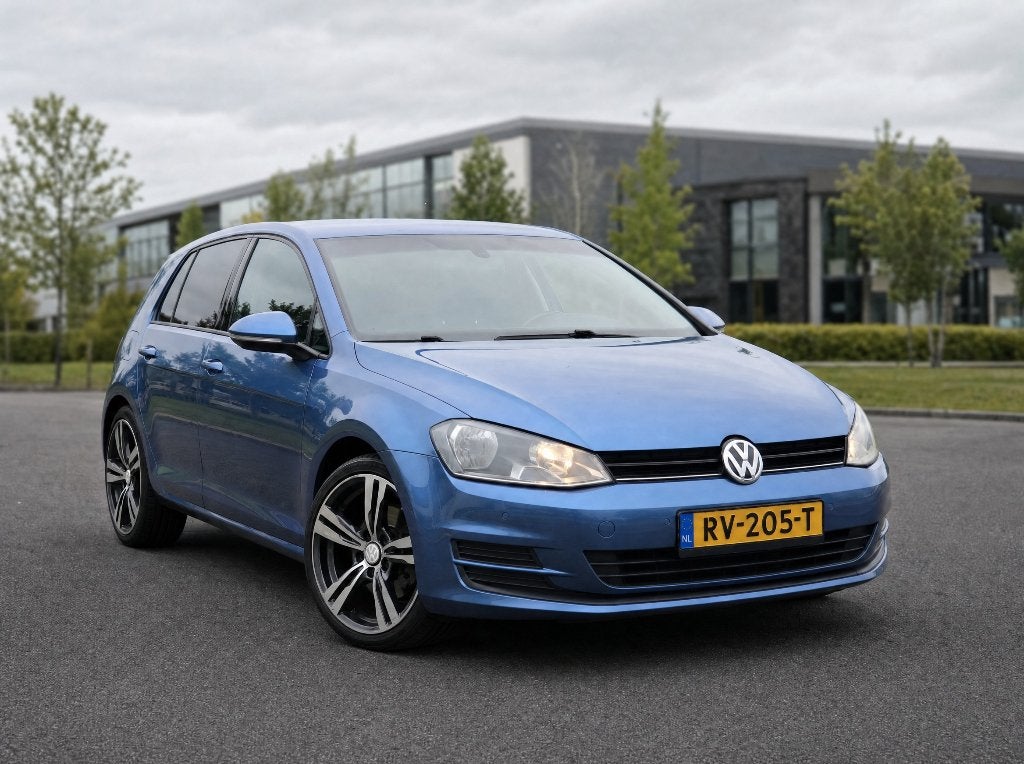 VW Golf 7 1.2 TSI | Nieuwe motor 104dkm | 130 PK | APK 2027, Voorwielaandrijving, Zwart, 4 cilinders, Blauw