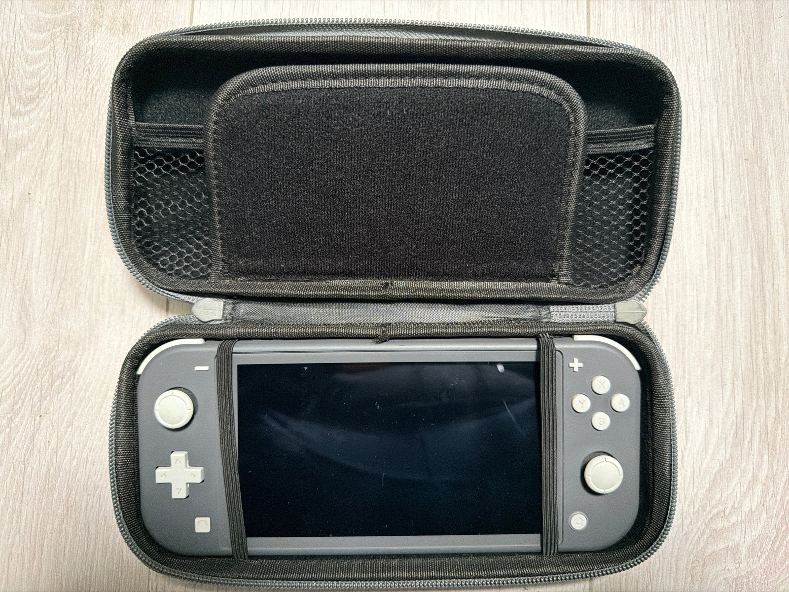 Nintendo Switch Lite Grijs met beschermhoes, Spelcomputers en Games, Ophalen, Grijs, Zo goed als nieuw, Met beschermhoes of tas