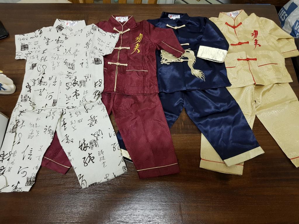 4 setjes met Chinese kinderkleding, Ophalen of Verzenden, Nieuw